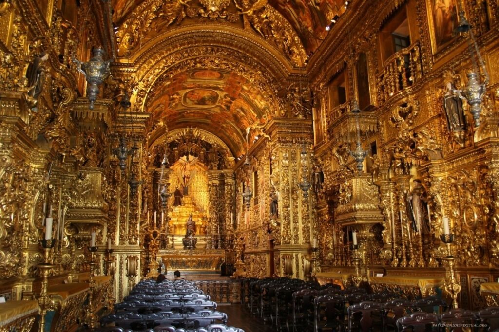 interior da Igreja de São Francisco da Penitência revestido em ouro